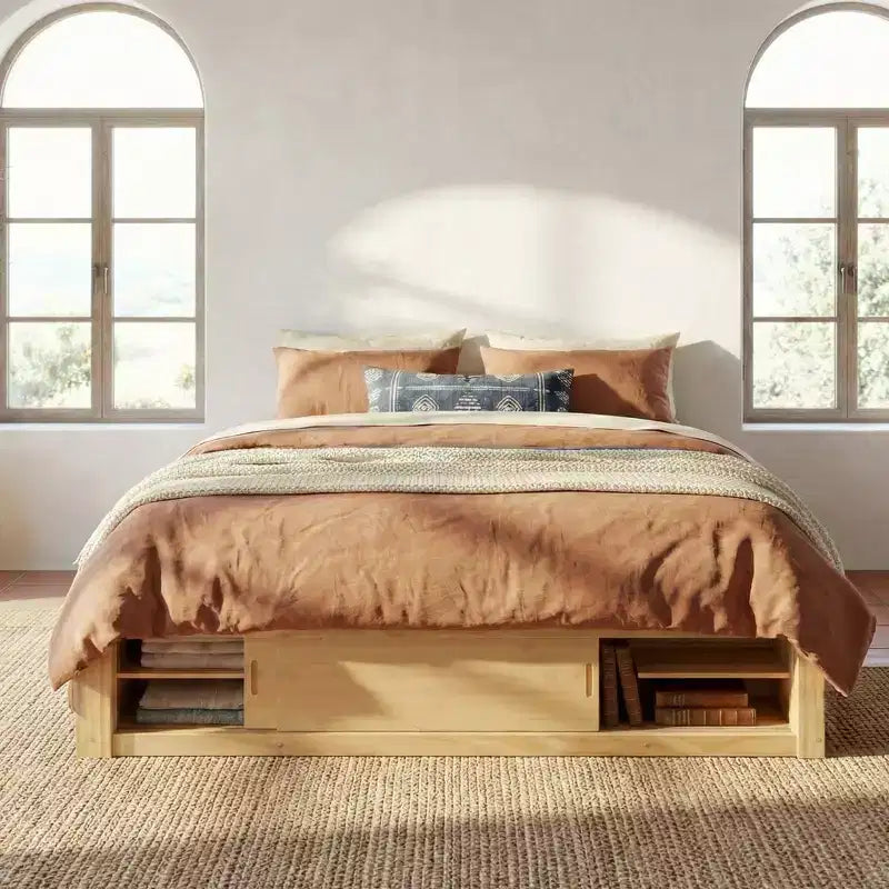 Letto a piattaforma Queen grigio/naturale/bianco con 4 cassetti e contenitore nella pediera, per 2 persone