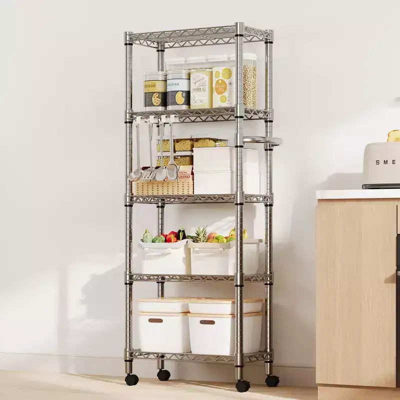 Scaffale a 5 ripiani in filo metallico, su rotelle, color argento, montaggio con una sola persona